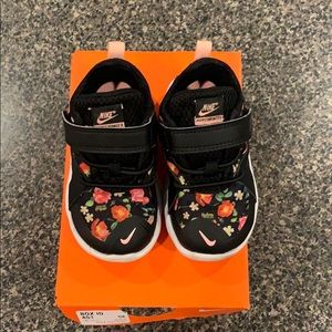 Nike toddler athletic shoe